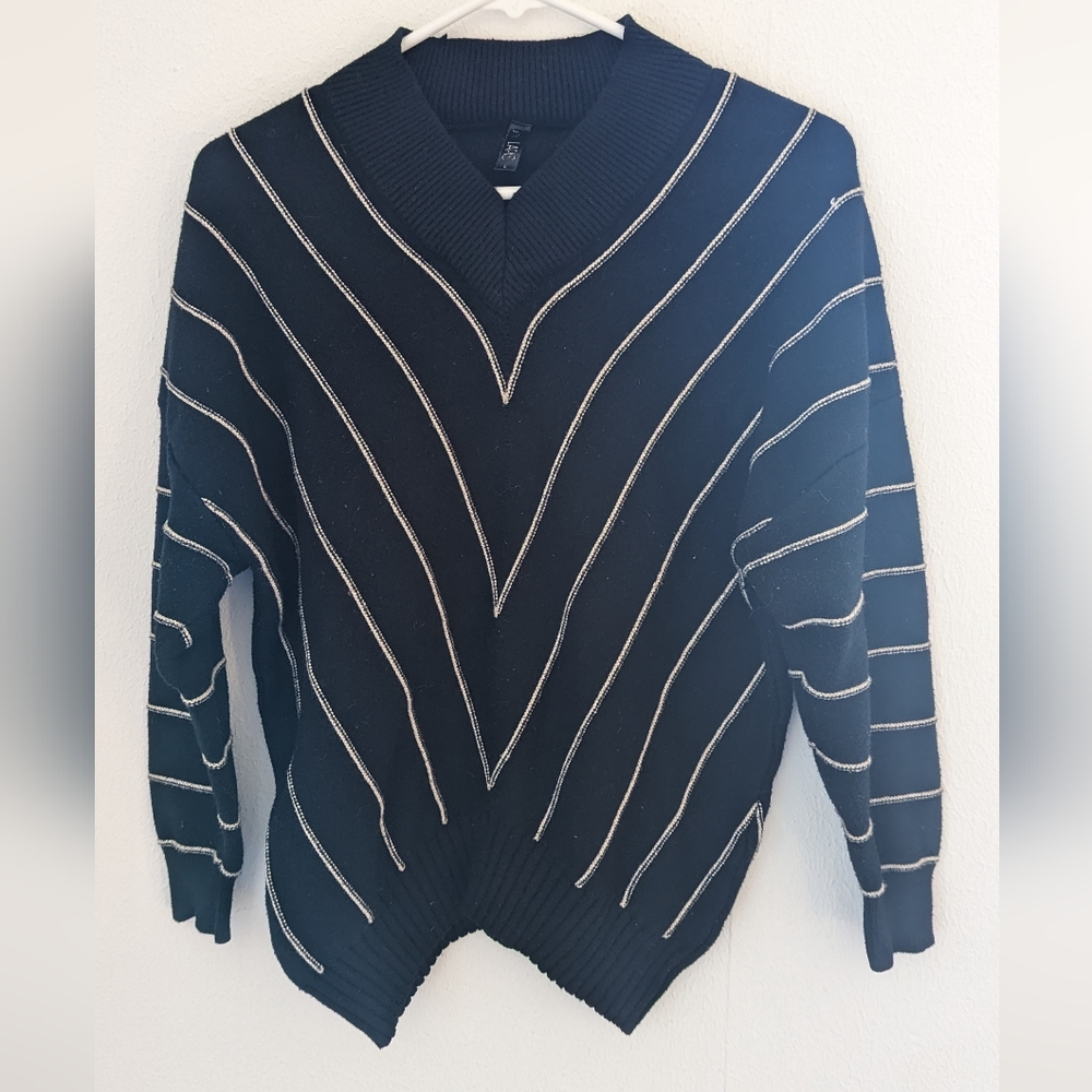 Lapis, Black and White longsleeve sweater, Size Large